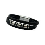 جزئیات بافت چرم و قفل مگنتی دستبند مردانه