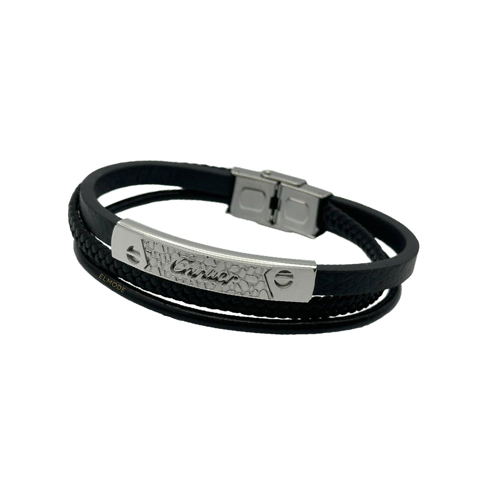 دستبند چرمی سه لاین مشکی Cartier روی دست مردانه