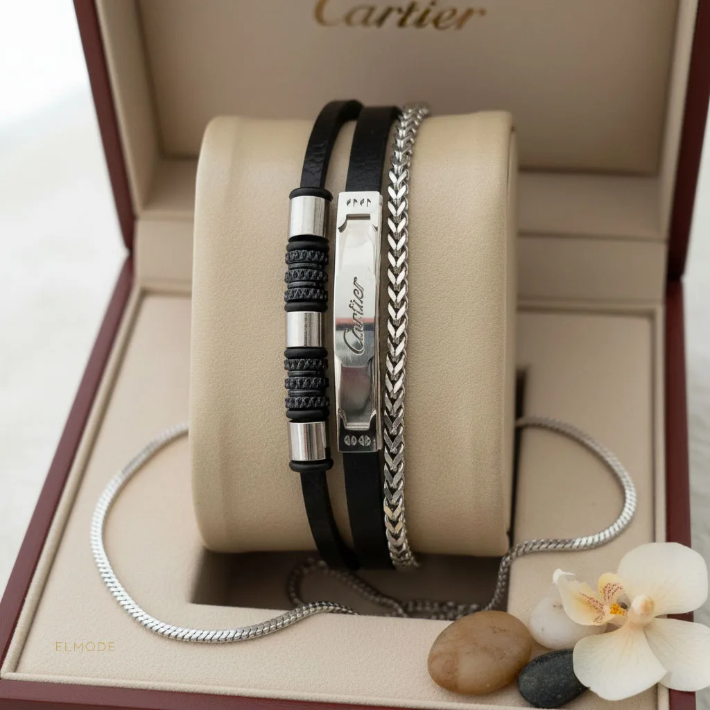نمای نزدیک از جزئیات قفل و چرم دستبند مردانه Cartier مدل elm8289