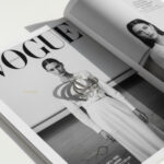 نمای نزدیک انگشتر زنانه طرح گل استیل مدل elm8293 با جزئیات نگین