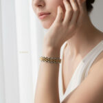 دستبند رولکس زنانه دو رنگ رزگلد استیل مدل elm8288 روی دست مدل زنانه