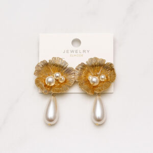 جزئیات آویز مرواریدی و سطح طلایی گوشواره Steel