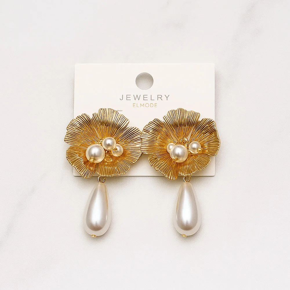 جزئیات آویز مرواریدی و سطح طلایی گوشواره Steel