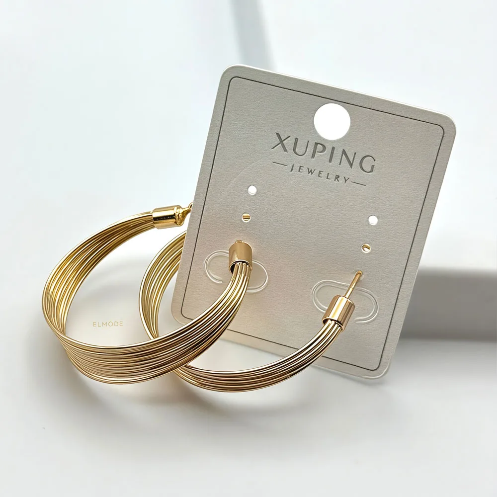 نمای نزدیک از خطوط طلایی و بافت ظریف گوشواره Xuping مدل ELM-8268